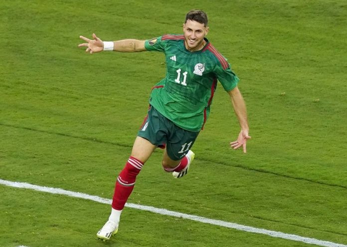 santiago gimenez el mejor delantero mexicano